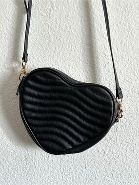 Black Heart Crossbody Bag - Shoulder Purse